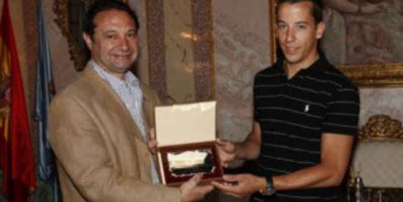 Lin junto al alcalde