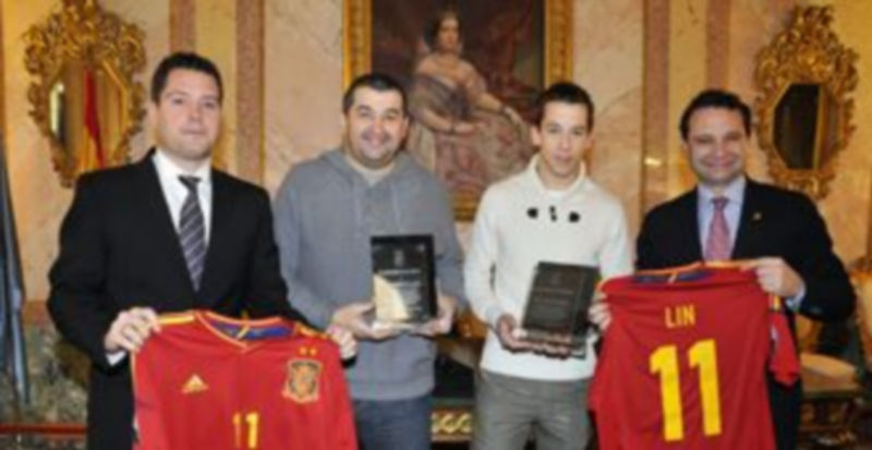 De izquierda a derecha