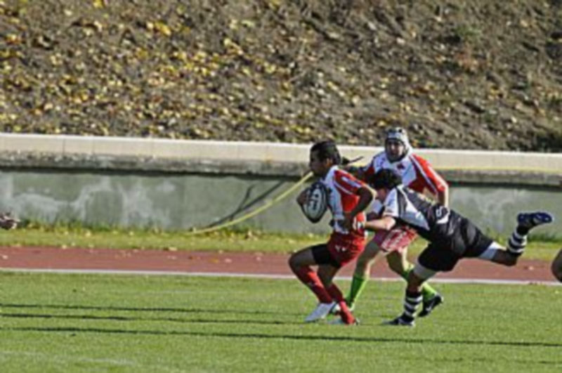Jugada de un encuentro de esta temporada de los Lobos en las pistas Antonio Prieto de La Albuera. / Juan Martín