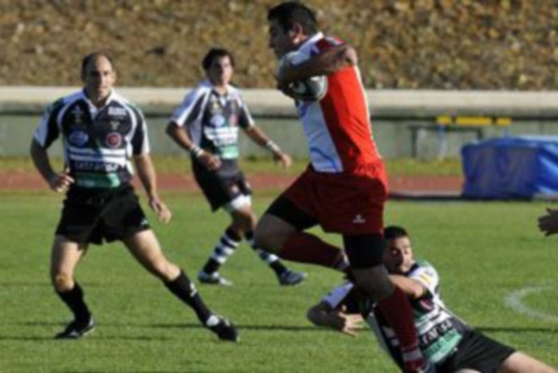 Imagen de una jugada de un encuentro de la pasada campaña de los Lobos en La Albuera. / Juan Martín