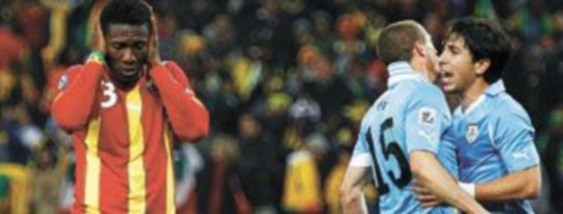 Gyan muestra su tristeza tras fallar el penalti