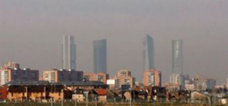 Vista del aspecto que presentaba hoy el cielo de Madrid