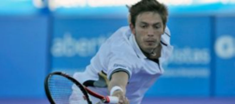 Nicolas Mahut durante la disputa de un partido en la pasada edición del torneo segoviano. / KAMARERO