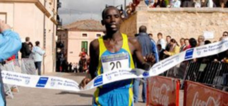 El ganador de la Media Maratón de Cantalejo. / ALBERTO BENAVENTE