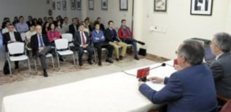 Representantes de las entidades organizadoras antes del inicio del máster. / JUAN MARTÍN