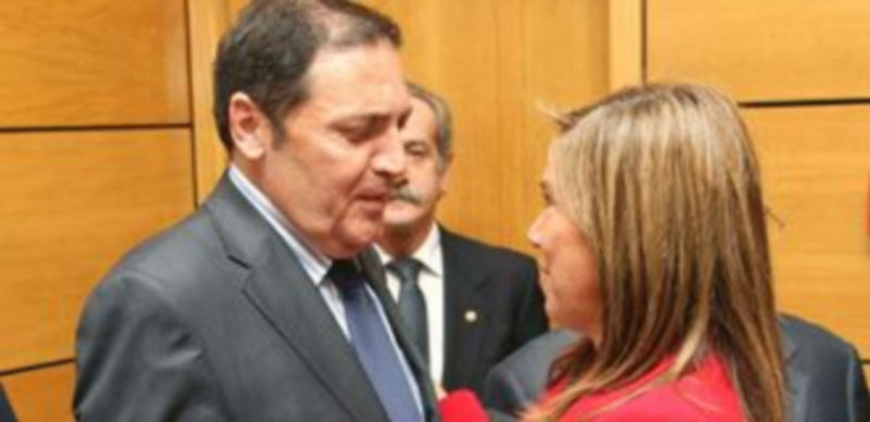 La ministra Ana Mato saluda al consejero de Sanidad