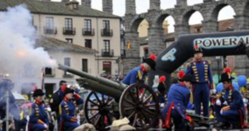 Una salva de una pieza de artillería volverá a dar la salida a los corredores de la sexta edición de la Media Maratón Ciudad de Segovia./ Juan Martín