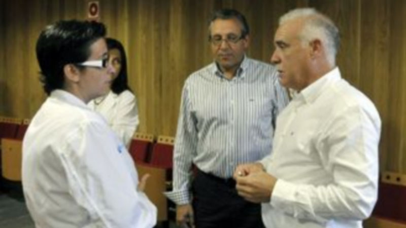 Los responsables del sindicato CESM explicaron las medidas a sus compañeros./ JUAN MARTÍN