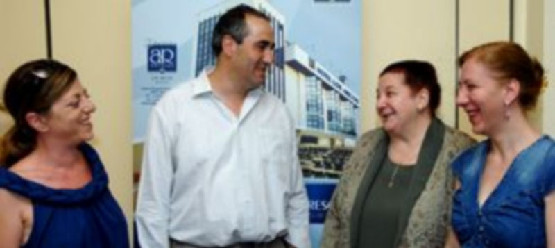 Los organizadores del rastrillo en la presentación. / A. BENAVENTE