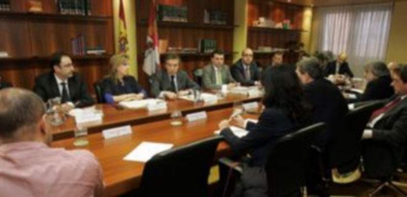 La Mesa de Ordenación del Territorio estudia el anteproyecto de ley 1 El consejero de la Presidencia