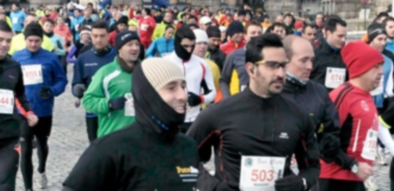 La salida de la pasada edición de la Carrera Monumental Ciudad de Segovia. / Juan Martín