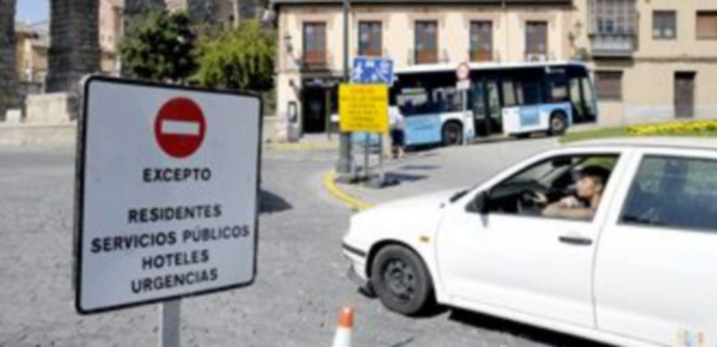 El recinto amurallado permanecerá cortado hasta las cuatro de la tarde./A. Benavente