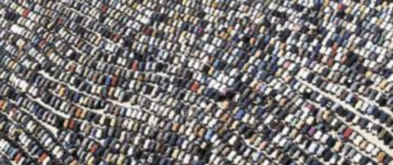 Decenas de miles de personas rezan en la plaza Tahrir