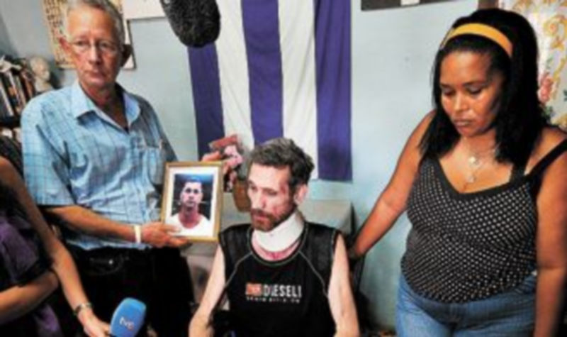 El disidente cubano Ariel Sigler ya se encuentra en su residencia familiar. / Efe