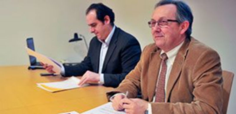 El delegado territorial de la Junta y el director del Museo de Segovia. / KAMARERO