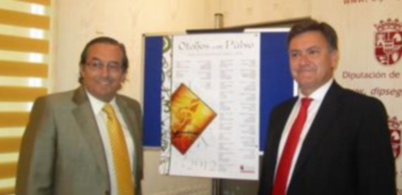 José Carlos Monsalve y Francisco Vázquez en la presentación de Otoños con pulso./ TAMARA GIL