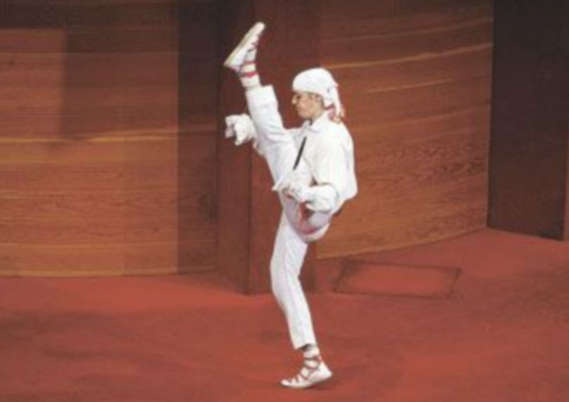 El acto de ayer de los ‘abertzales’ incluyó la participación de un ‘dantzari’. / Efe