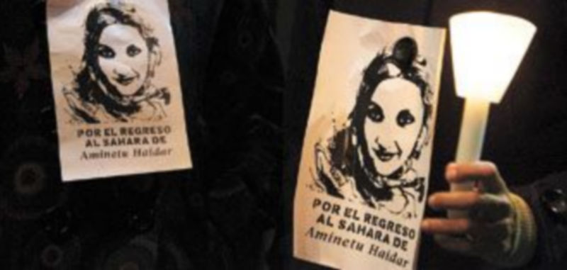 La activista saharaui recibe el apoyo de miles de personas en España en la jornada en la que se cumplieron ya cuatro semanas del inicio de su huelga de hambre. / Efe