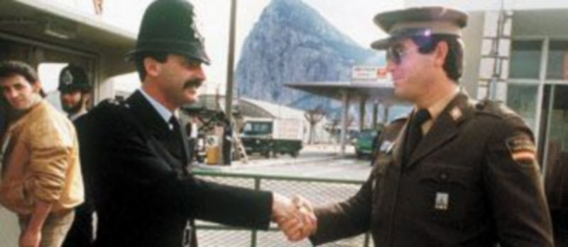 Horas antes de la apertura de la verja