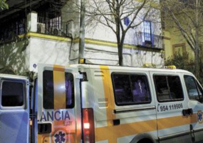 La tercera planta del inmueble fue la más afectada por las llamas y el humo. / Efe