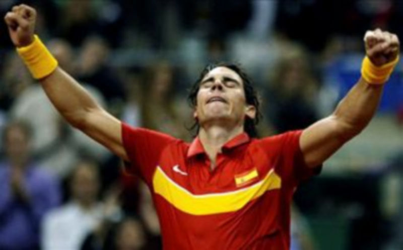 - El tenista español Rafael Nadal muestra su alegría tras vencer por 7-5