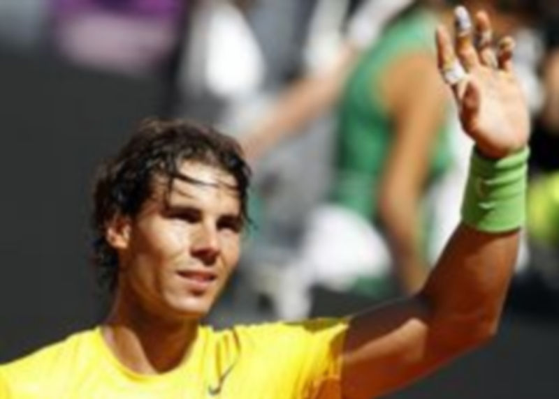 Nadal saluda tras vecer al francés Gasquet./REUTERS.