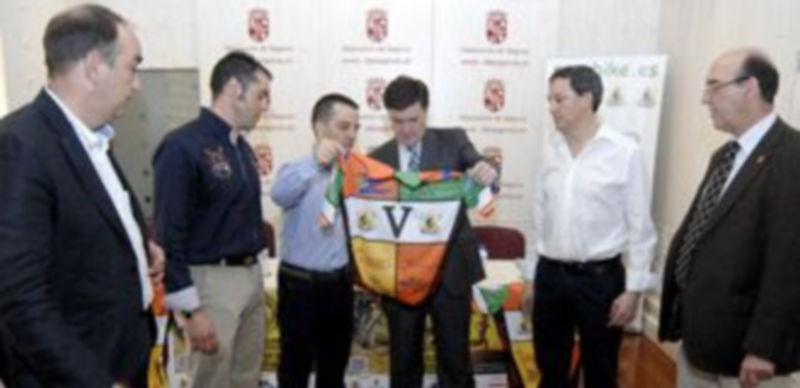 Momento de la presentación de ayer en la Diputación. / A.B.