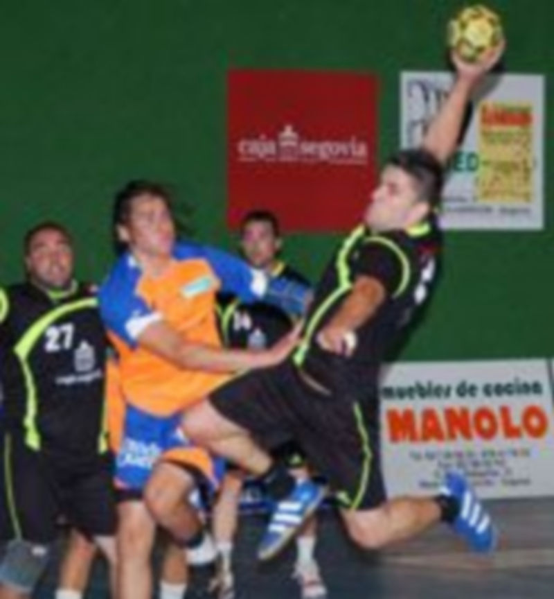 El conjunto navero se empleó a fondo y marcó un claro dominio que le llevó a la victoria en Tenerife. / A.MARUGÁN