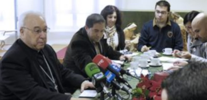 El obispo Ángel Rubio ha celebrado su tradicional desayuno navideño con los medios./ ALBERTO BENAVENTE