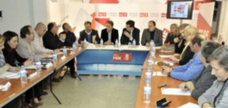 Óscar López durante la reunión en Segovia con los agentes sociales./ JUAN MARTÍN