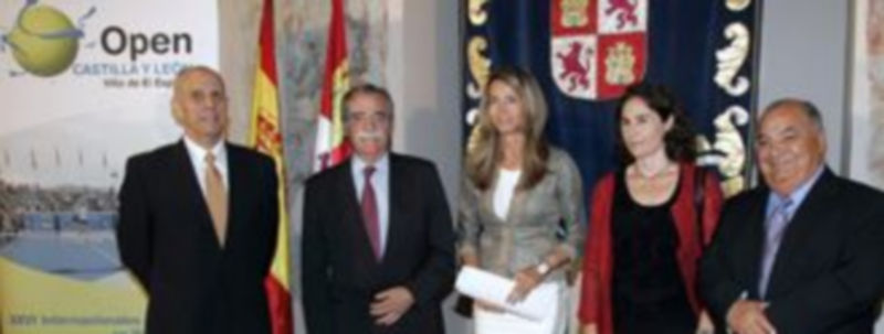 (De izquierda a derecha): Ángel Escudero