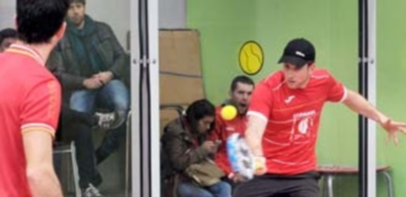 Jugada de un encuentro anterior del Circuito Provincial de Pádel Indoor