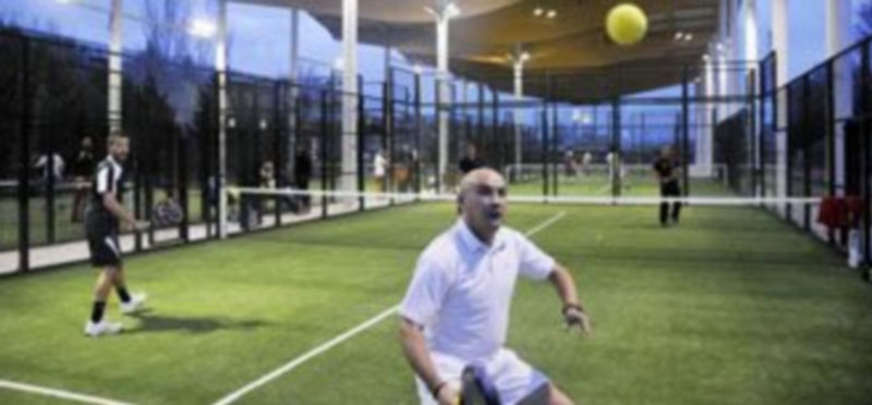 Momento de la exhibición que tuvo lugar ayer en las pistas del Complejo Deportivo Carlos Melero. / Juan Martín