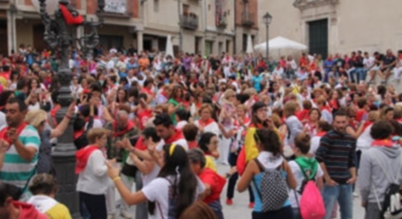 Tronadera y baile de rueda el jueves de toros de 2015. / Chantal Núñez