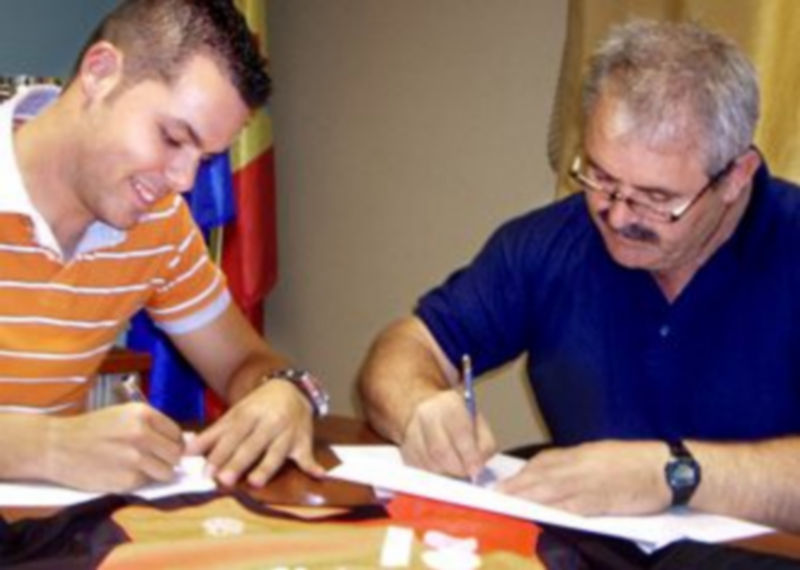 Diego Palomo y el presidente del Lucio Llorente