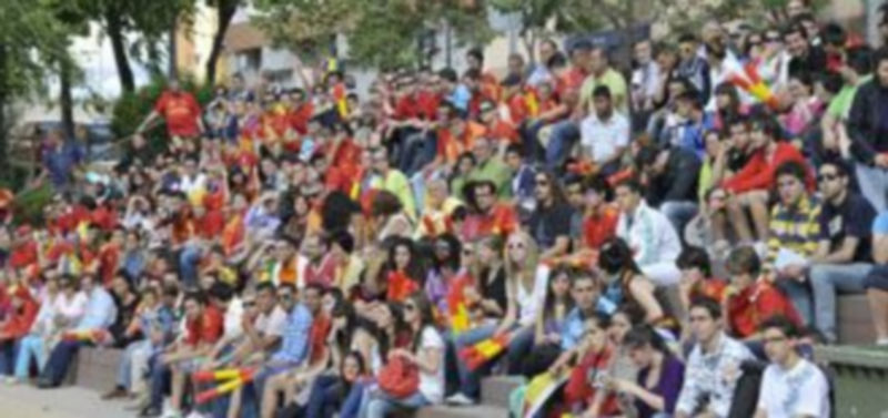 Aspecto que presentaba la grada lateral situada en la plaza de los Deportes