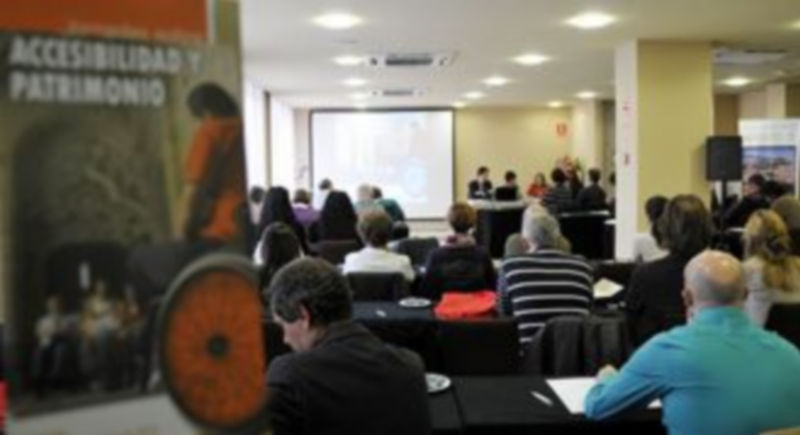 El encuentro reune a profesionales y representantes de asociaciones de discapacitados./JUAN MARTÍN