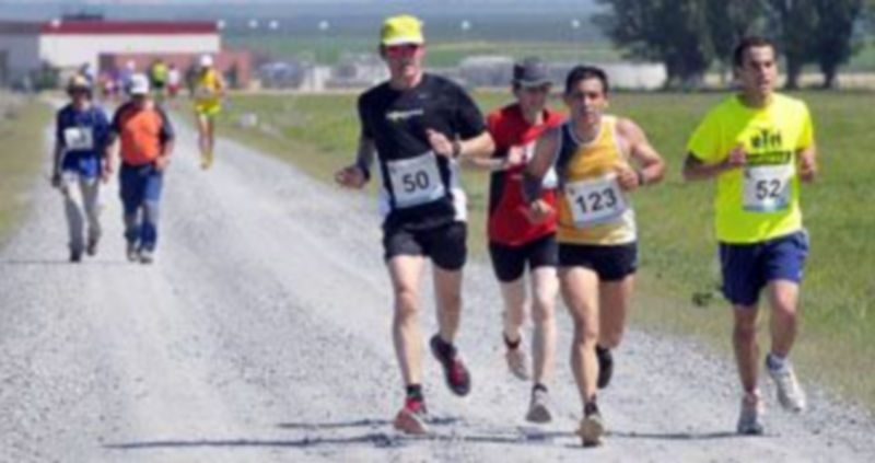 Instante de la última carrera pedestre celebrada en Cantimpalos el pasado 13 de mayo. / Alberto Benavente