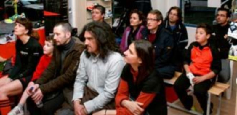 Varios de los asistentes al acto de presentación de las carreras pedestres de Cantimpalos y Cabañas de Polendos. / L. Noval