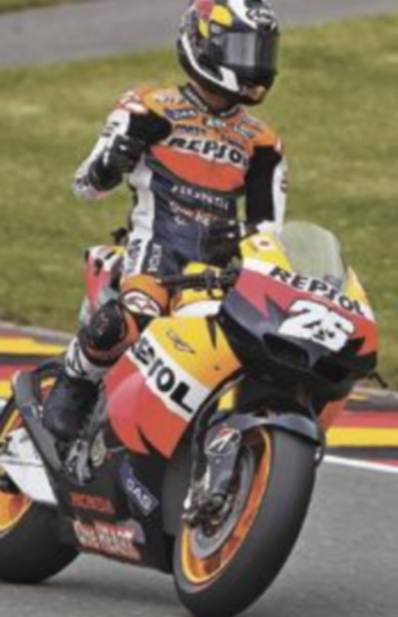 El piloto español de Honda volvió a recuperar la senda de los triunfos en el circuito germano dos carreras después de su reaparición tras su doble operación de clavícula. / EFE