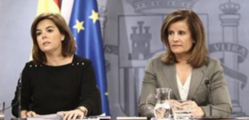 Soraya Sáenz de Santamaría y Fátima Báñez informan de los acuerdos del Consejo de Ministros./ EUROPA PRESS