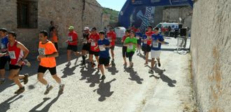 Imagen de la salida de la prueba de mayores de la carrera pedestre de Torredondo. / D.L.P.