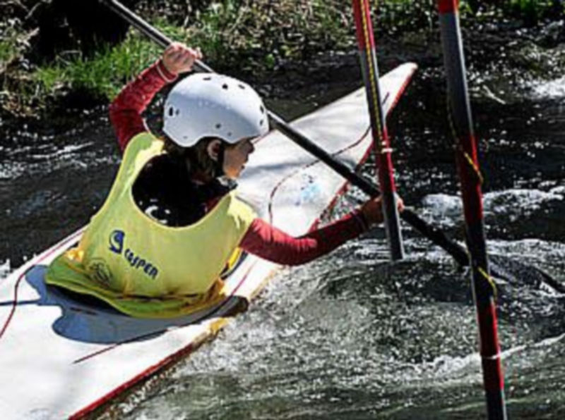 Los más jóvenes disfrutarán del piragüismo en aguas bravas en Palazuelos. /KAMARERO
