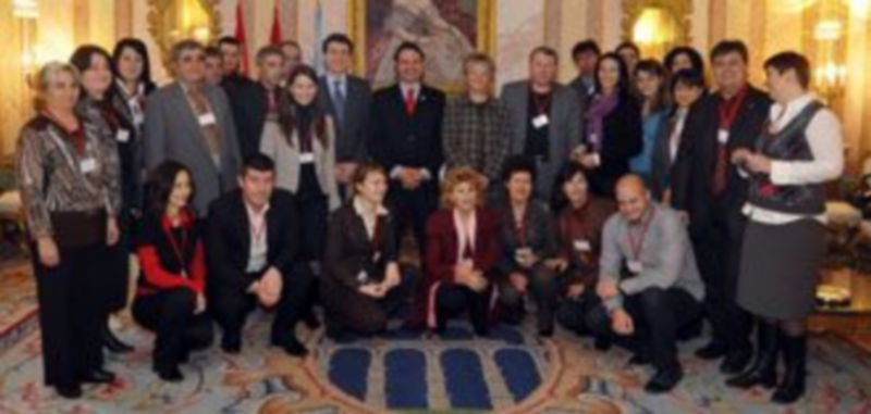 El alcalde recibió a los ediles búlgaros en el Ayuntamiento./JUAN MARTÍN