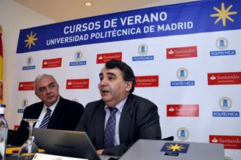 Juan José Moreno expuso ante los rectores las líneas maestras del programa. / EFE