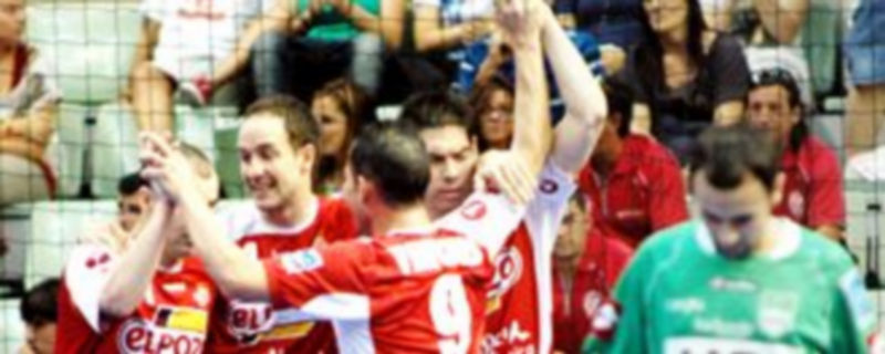 Varios jugadores de ElPozo Murcia celebran uno de sus dos goles. /Lnfs