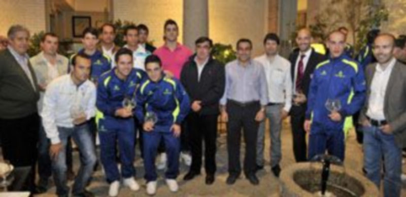Los más destacados tienen su premio 1 Foto de familia en el Palacio de La Floresta de los premiados y los patrocinadores de los premios a los jugadores más destacados de la pasada temporada. /Kamarero