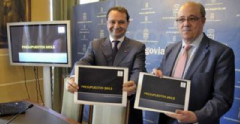 Arahuetes y Reguera informaron sobre las cuentas municipales. /JUAN MARTÍN