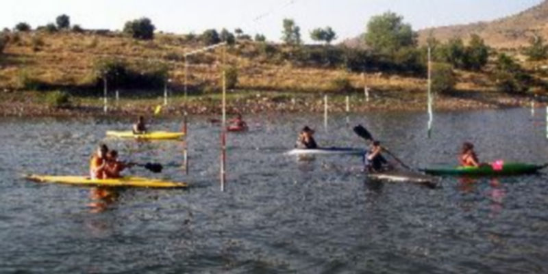 Imagen de una jornada de piragüismo en el embalse del Pontón Alto. / El Adelantado