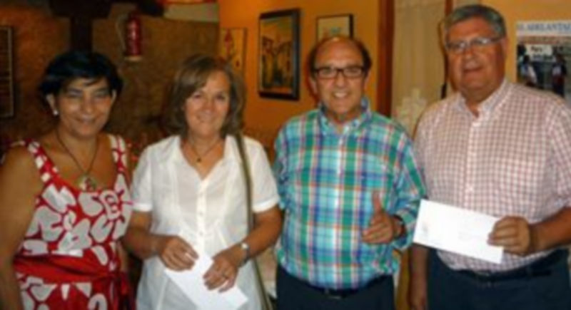 Procose apoya proyectos solidarios de tres oenegés humanitarias 1 Los representantes de las ONGs con el presidente de Procose. / E.A.